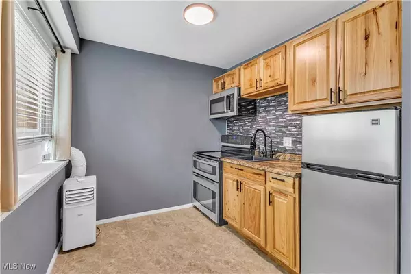 6640 Pearl RD #104, Parma Heights, OH 44130