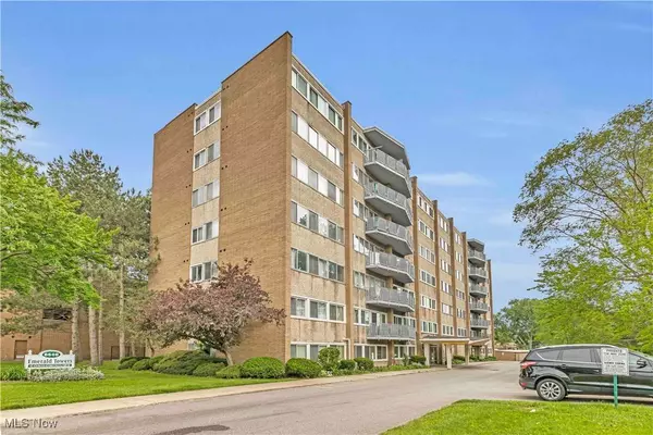 6640 Pearl RD #104, Parma Heights, OH 44130