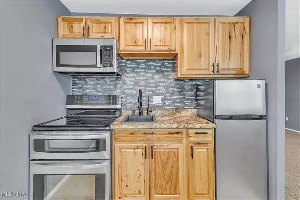 6640 Pearl RD #104, Parma Heights, OH 44130