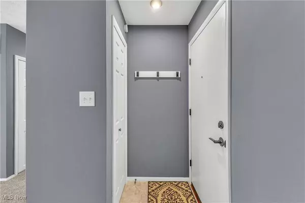 6640 Pearl RD #104, Parma Heights, OH 44130