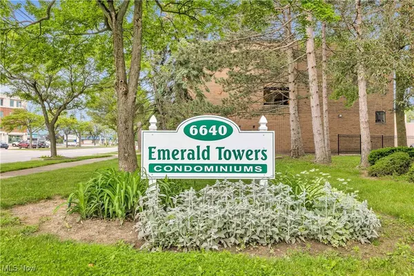 6640 Pearl RD #104, Parma Heights, OH 44130