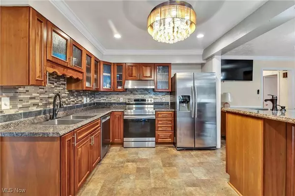 250 Greenridge DR, Geneva, OH 44041