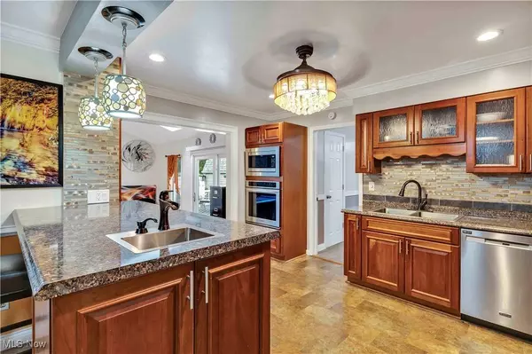 250 Greenridge DR, Geneva, OH 44041