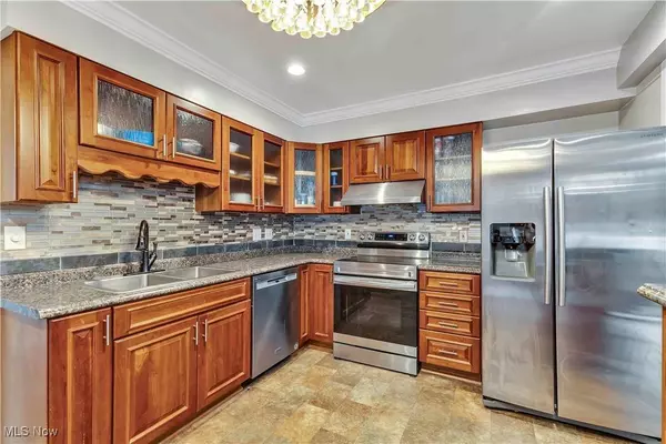 250 Greenridge DR, Geneva, OH 44041