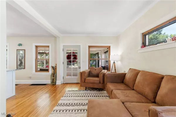 14500 Bayes AVE, Lakewood, OH 44107