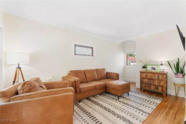 14500 Bayes AVE, Lakewood, OH 44107