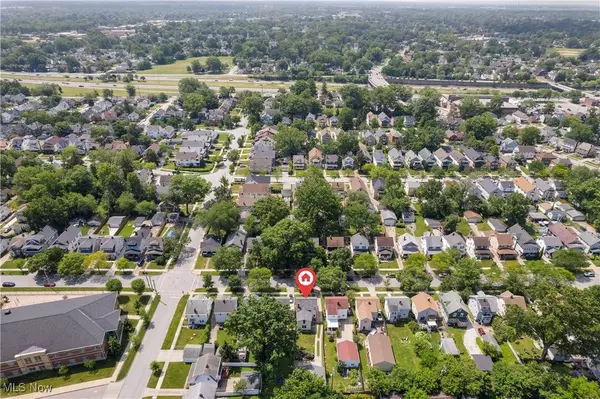 14500 Bayes AVE, Lakewood, OH 44107