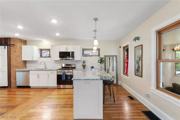 14500 Bayes AVE, Lakewood, OH 44107