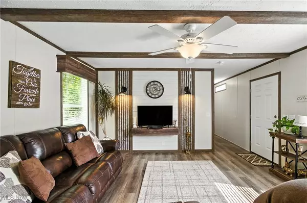 1556 Clarius CIR E, Streetsboro, OH 44241