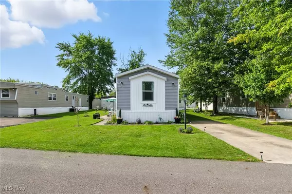 1556 Clarius CIR E, Streetsboro, OH 44241