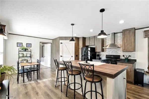 1556 Clarius CIR E, Streetsboro, OH 44241