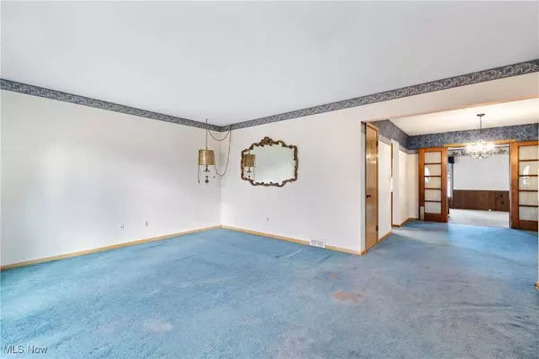 29459 Vinewood DR, Wickliffe, OH 44092