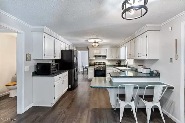 324 Greenbriar DR, Cortland, OH 44410