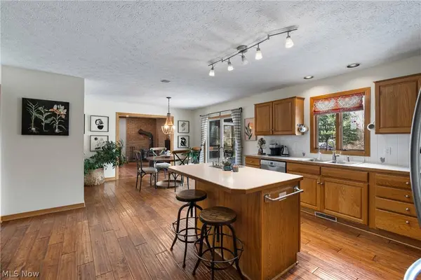 10075 Waterford TRL, Chagrin Falls, OH 44023