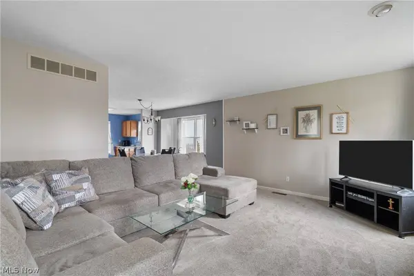 10406 Village DR, Garrettsville, OH 44231