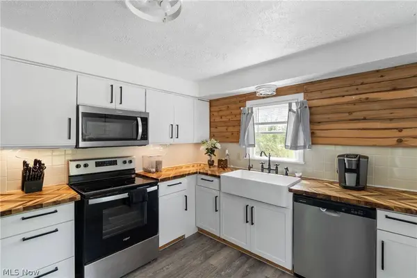 2443 Alliance RD, Deerfield, OH 44411
