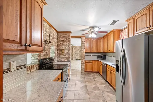 7434 Fenton RD NW, North Bloomfield, OH 44450