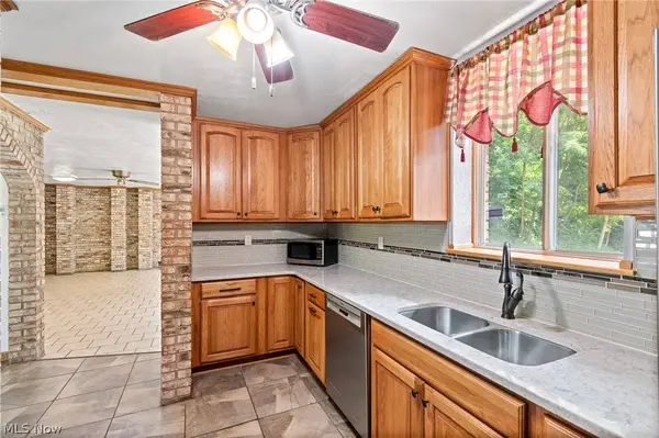 7434 Fenton RD NW, North Bloomfield, OH 44450