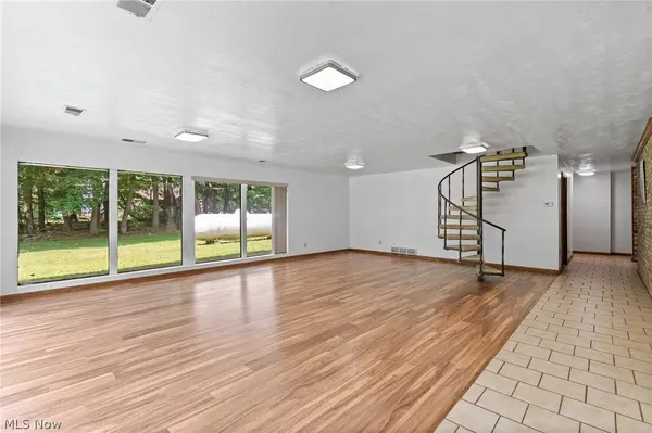 7434 Fenton RD NW, North Bloomfield, OH 44450