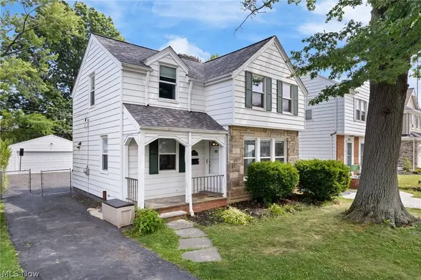 4493 Groveland RD, University Heights, OH 44118
