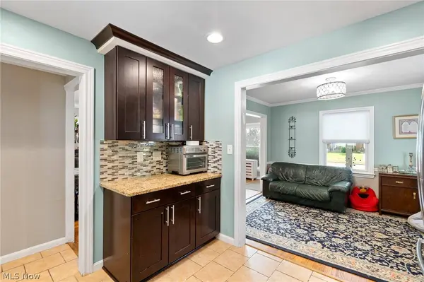 4493 Groveland RD, University Heights, OH 44118