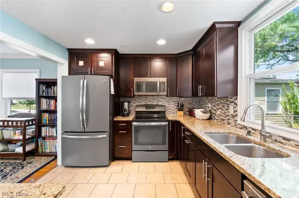 4493 Groveland RD, University Heights, OH 44118