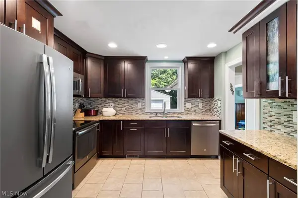 4493 Groveland RD, University Heights, OH 44118