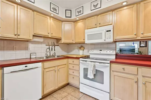 738 Biltmore DR, Virginia Beach, VA 23454