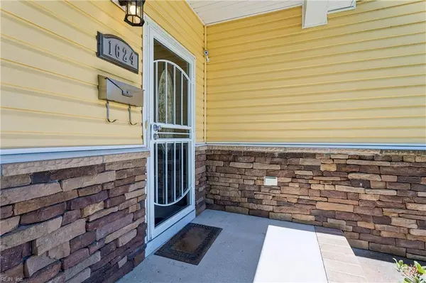 1624 Skyline DR, Norfolk, VA 23518