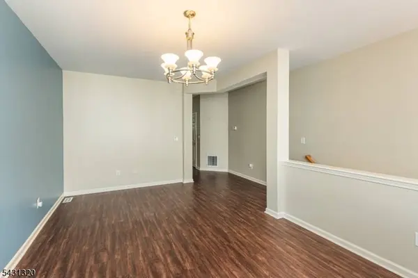 46 Devonshire Dr, Clifton City, NJ 07013