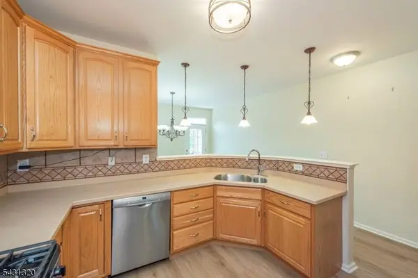 46 Devonshire Dr, Clifton City, NJ 07013