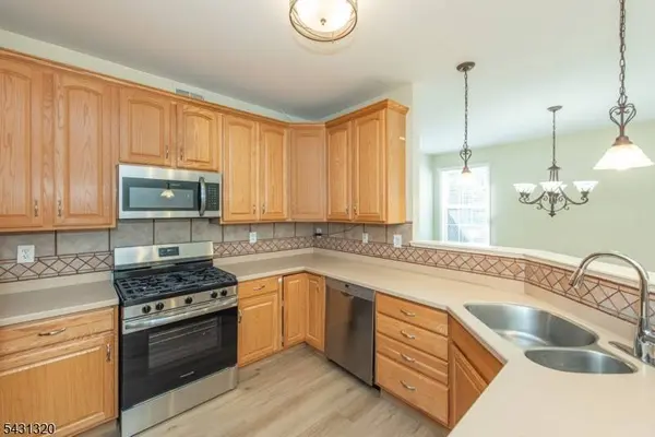 46 Devonshire Dr, Clifton City, NJ 07013