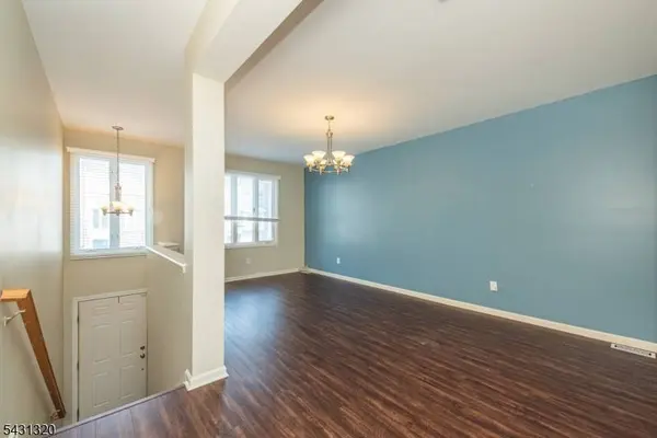 46 Devonshire Dr, Clifton City, NJ 07013