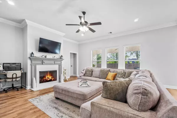 42533 Cedar Park Ave, Gonzales, LA 70737