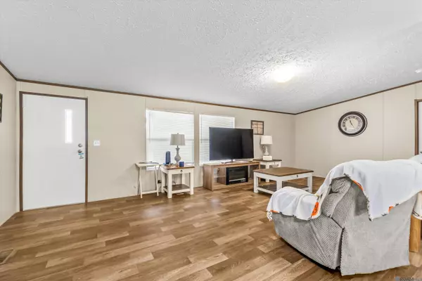 38001 Weiss Rd, Walker, LA 70706