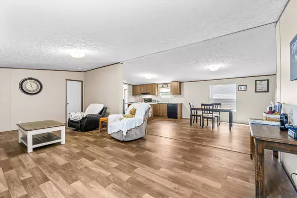 38001 Weiss Rd, Walker, LA 70706