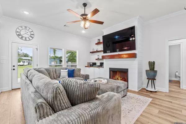 39331 Pershing Mire Rd, Gonzales, LA 70737