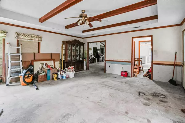 17932 Watts Rd, Livingston, LA 70754