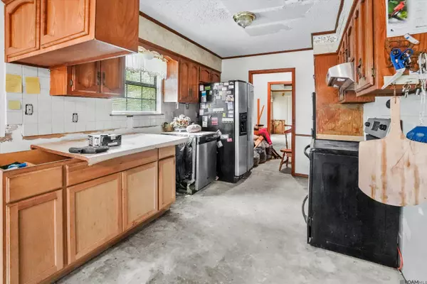 17932 Watts Rd, Livingston, LA 70754