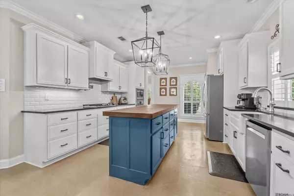 18521 Oakwood Dr, Prairieville, LA 70769