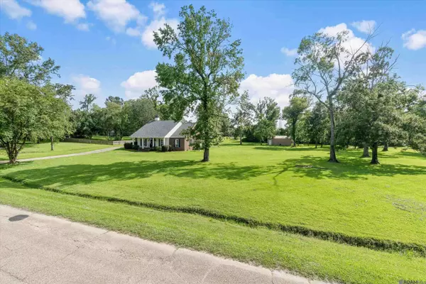 18521 Oakwood Dr, Prairieville, LA 70769