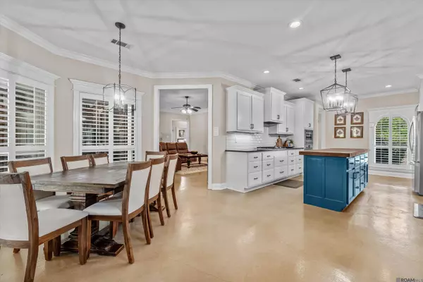 18521 Oakwood Dr, Prairieville, LA 70769