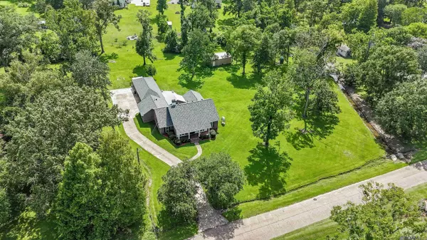 18521 Oakwood Dr, Prairieville, LA 70769