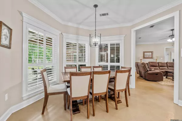 18521 Oakwood Dr, Prairieville, LA 70769