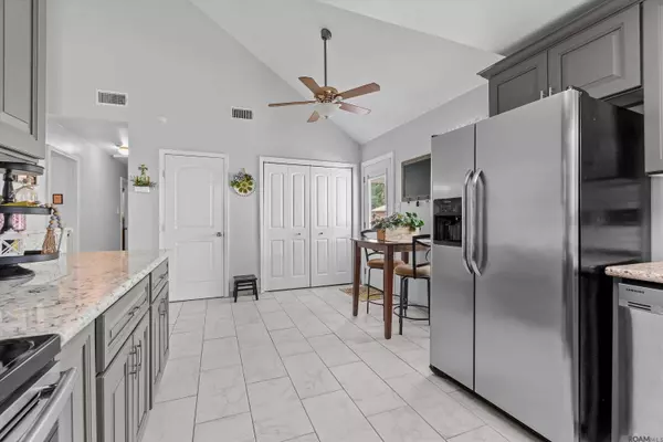 44108 Lake Village Rd, Prairieville, LA 70769