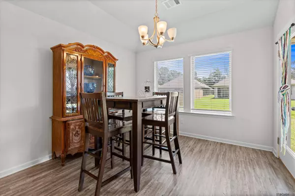 28448 Longfellow Ln, Albany, LA 70711