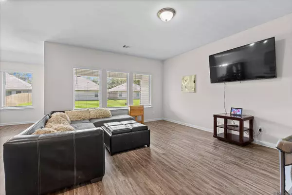 28448 Longfellow Ln, Albany, LA 70711