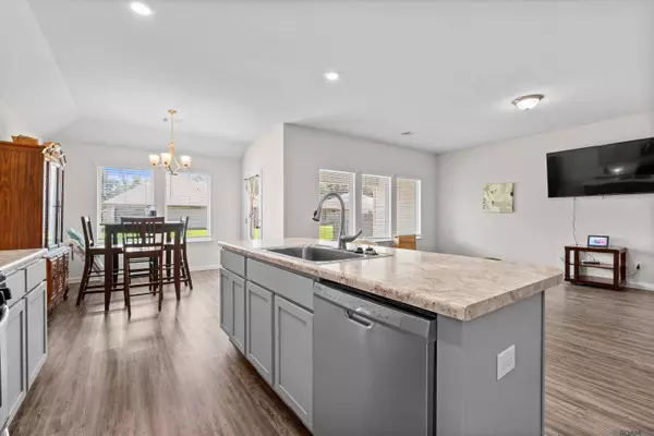 28448 Longfellow Ln, Albany, LA 70711