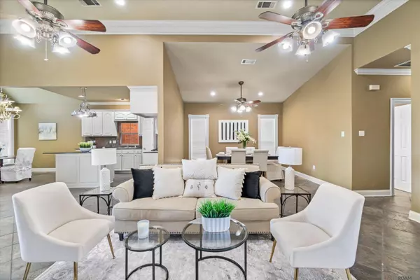 2701 Old Towne Rd, Zachary, LA 70791