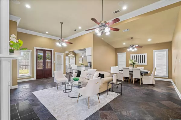 2701 Old Towne Rd, Zachary, LA 70791